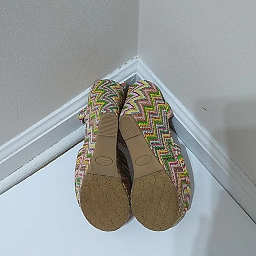 Candie's Vintage Calainey Platform Wedge Sandals